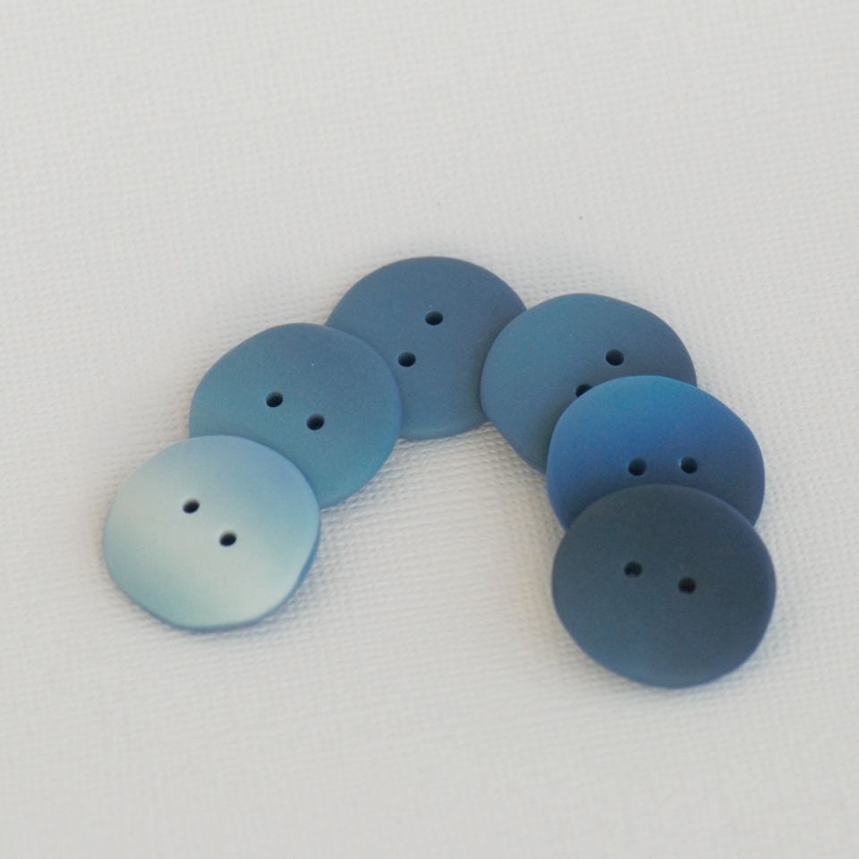 20 mm – 6 vnt. apvalios sagos pereinančių mėlynų atspalvių
